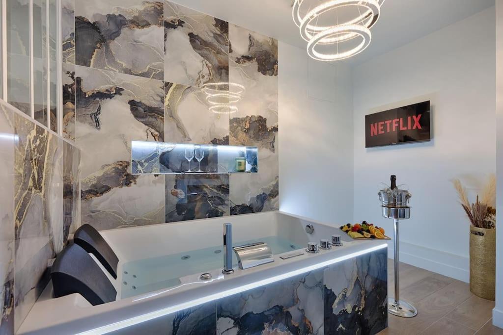 Welcome To Dubai / Jacuzzi Ivry-sur-Seine Buitenkant foto
