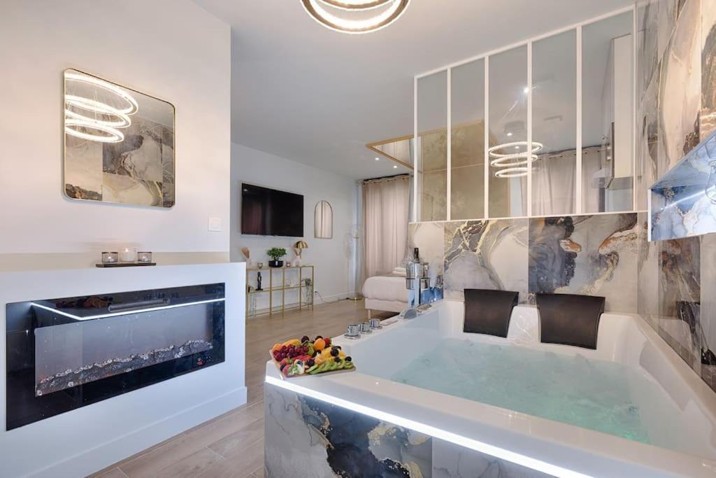 Welcome To Dubai / Jacuzzi Ivry-sur-Seine Buitenkant foto